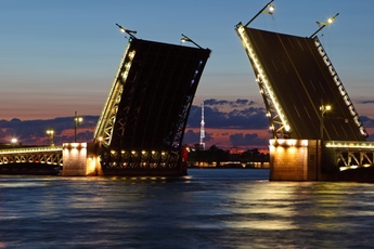 Разведение мостов в Петербурге 2019