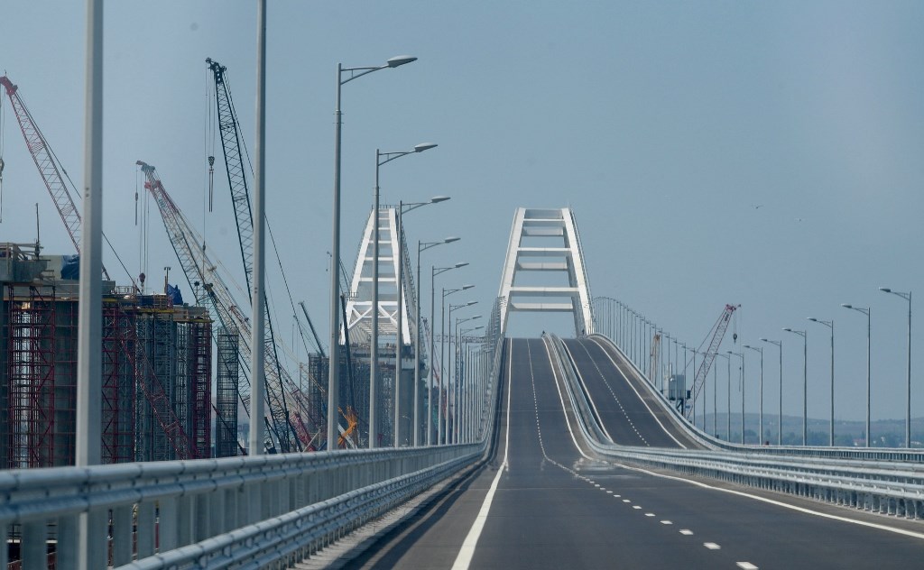 Крымский мост, дороги