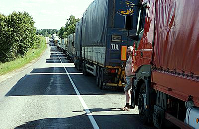 Очередь грузовиков на границе с Латвией